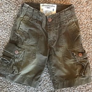 Abercrombie kids boys size 8 green cargo shorts
